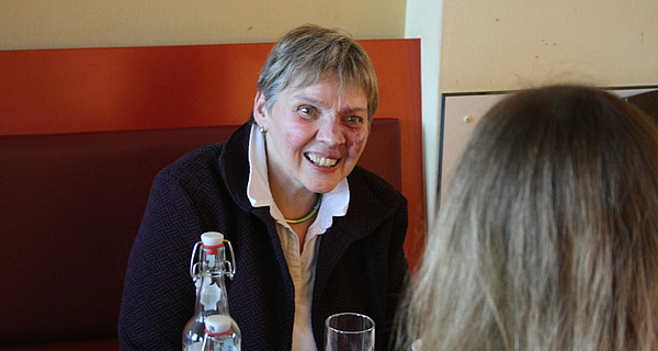 Martina Kötter im Gespräch über das BTHG im Café Sonnenblick.