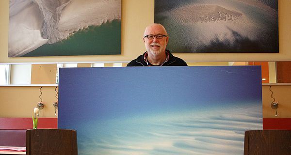 Unter dem Titel „Die Nordsee von oben“ zeigt Peter Hamel im Café Sonnenblick großformatige Fotos aus dem Weltnaturerbe Wattenmeer.